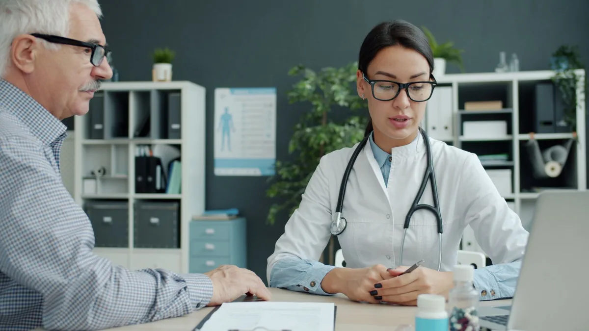 Consultation médicale entre un patient et un professionnel de santé