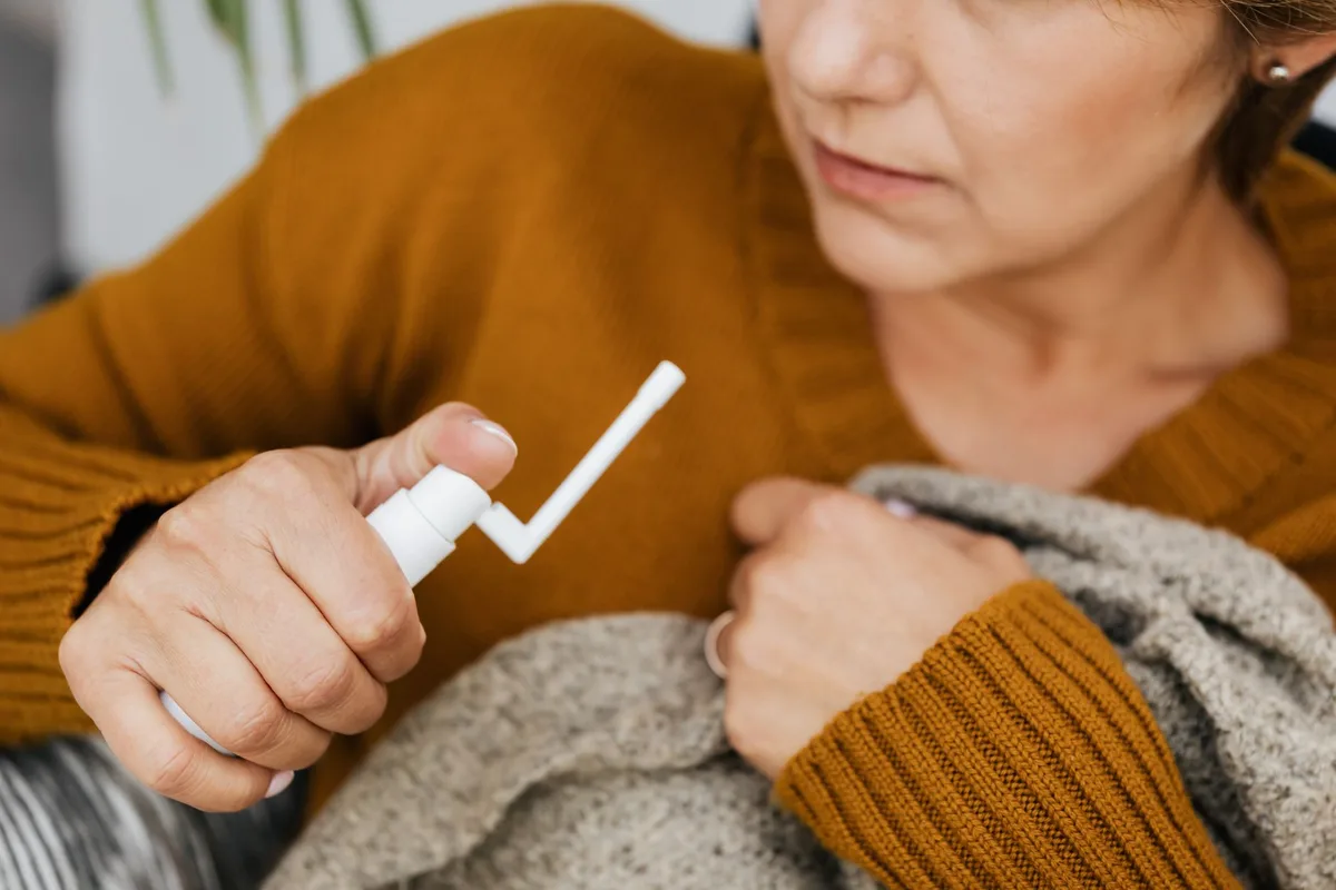 Différents types de traitements pour les allergies : spray nasal corticoïde et antihistaminiques